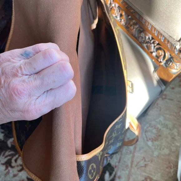 🌟🌟HOST PICK🌟🌟Absolutely Stunning Louis Vuitton Saddle Bag Purse - Picture 14 of 17